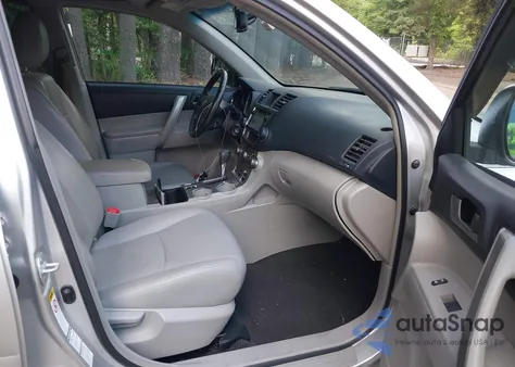 2013 Toyota Highlander Se V6 from USA, damaged, VIN 5TDBK3EH6DS256875